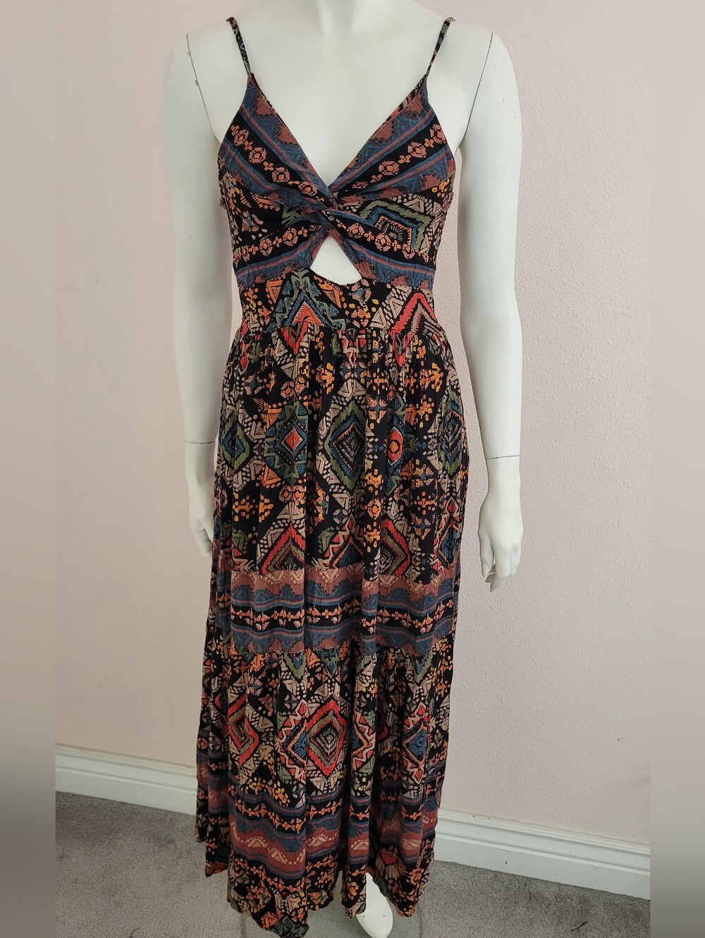 ANGIE Geometric Boho Maxi Dress Size M Cutout Front Smocked Back - Picture 3 of 8